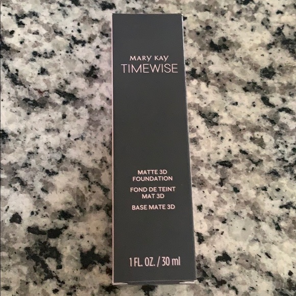 Matte 3D foundation